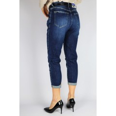 Spodnie jeansowe o kroju baggy z nogawkami 7/8 i czarnym paskiem