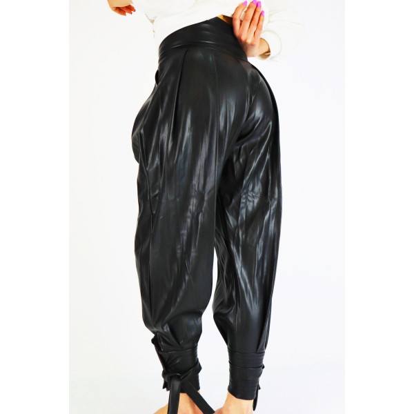 Spodnie skórzane damskie baggy z ozdobnymi guziczkami w pasie