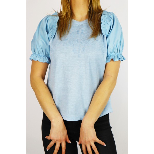 Błękitna damska bluzka z koszulowymi wstawkami i ażurowymi akcentami