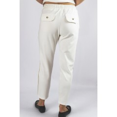 Białe damskie spodnie dresowe ze złotymi lamówkami
