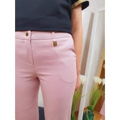 Materiałowe spodnie damskie w jasnoróżowym kolorze, od 38 do 48