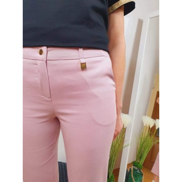 Materiałowe spodnie damskie w malinowym kolorze, od 38 do 48